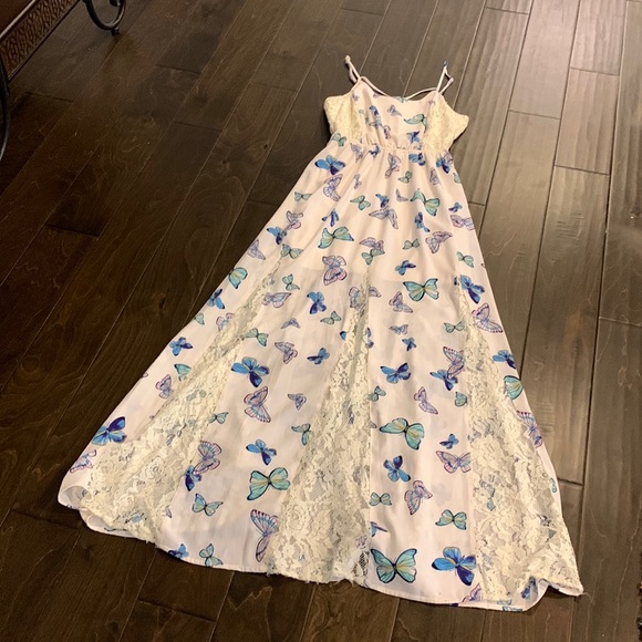 Candie's Dresses & Skirts - Butterfly 🦋 Dress with lace details at the bottom